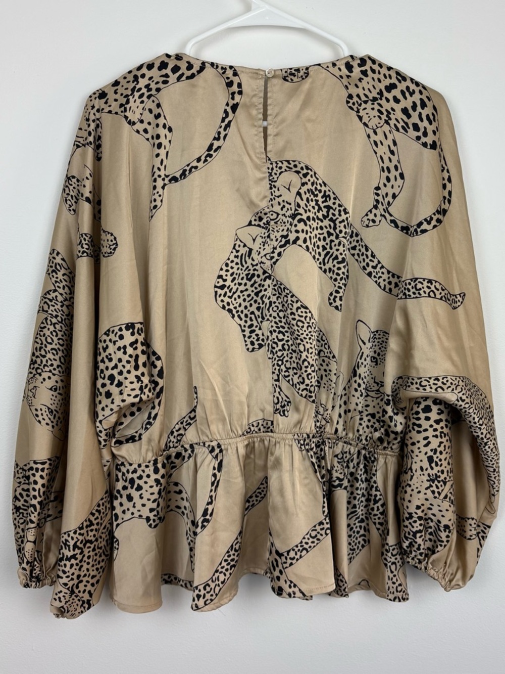 entro Beige Leopard Peplum Blouse size Large in EUC balloon sleeves - Picture 8 of 11